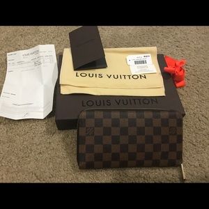 Louis Vuitton Zippy Wallet